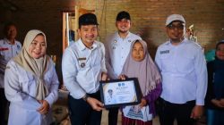 Walikota Tebingtinggi H Iman Irdian Saragih Tinjau SD Komplek dan Serahkan Bantuan PIP.