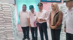 Walikota Tebingtinggi H Iman Irdian Saragih Tinjau Penyaluran Cadangan Pangan Pemerintahvdi Kelurahan Mekar Sentosa,Pastikan Tepat Sasaran.