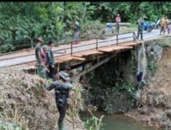 WUJUD NYATA KEMANUNGGALAN TNI-RAKYAT, JEMBATAN GARUDA DI KUTA PENGKIH TERUS DIKEBUT*