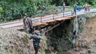 WUJUD NYATA KEMANUNGGALAN TNI-RAKYAT, JEMBATAN GARUDA DI KUTA PENGKIH TERUS DIKEBUT*