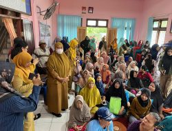 Masyarakat Kelurahan Mekar Sentosa Hadir Berbondong bondong Antusias Urus IKD 