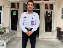 Masyarakat Kelurahan Badak Berjuang Antusias Hadiri Kantor Lurah Urus IKD Oleh Disdukcapil.