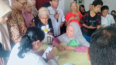 Masyarakat Kelurahan Sri Padang Antusias Beramai Ramai Urus IKD dan Cek Kesehatan.